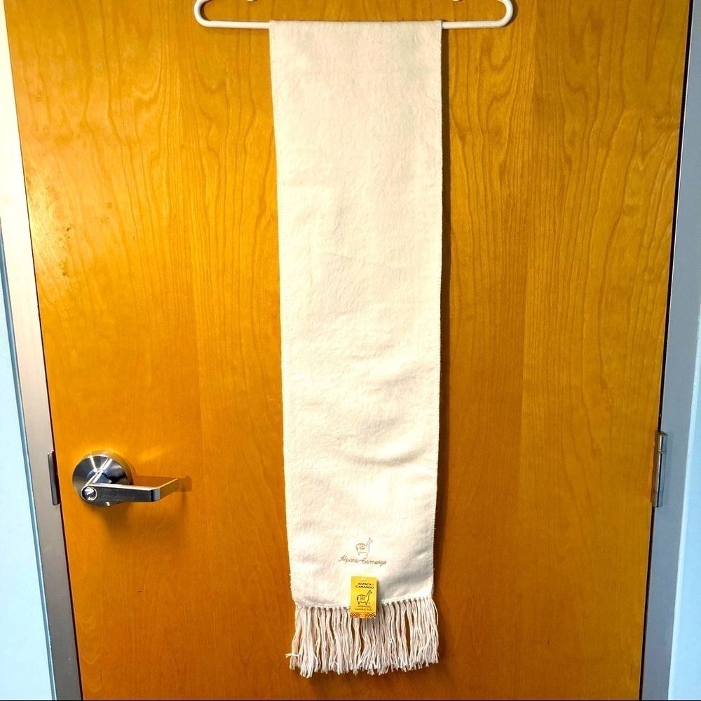 ALPACA CAMARGO Alpaca Acrylic  Blend White w/ Fringe Scarf NWT
